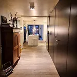 Met Groot Terras Apartament *