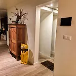 Met Groot Terras Apartament *