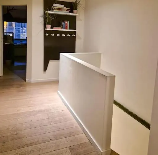 Met Groot Terras Apartment